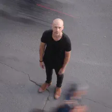 Escucha a Julien Méchain, mira videos musicales, lee su biografía, consulta las fechas de las gira y más.