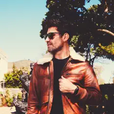 MADUQを聴いたり、ミュージックビデオを鑑賞したり、経歴やツアー日程などを確認したりしましょう！