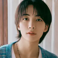 收听 JEONGHAN、观看音乐视频、阅读小传、查看巡演日期等 ！
