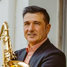 Evan Carydakis dinle, müzik videolarını izle, biyografisini oku, tur tarihlerini ve daha fazlasını gör!