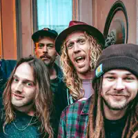 Ascolta undefined, guarda video musicali, leggi la biografia, vedi le date del tour & altro!