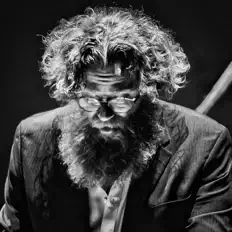 Ascolta Ben Caplan, guarda video musicali, leggi la biografia, vedi le date del tour & altro!