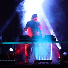 Escucha a Saul V, mira vídeos musicales, lee la biografía, consulta fechas de giras y mucho más.