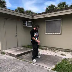 Ouve Nick Yung, vê vídeos de música, lê a biografia, vê as datas da digressão e muito mais!