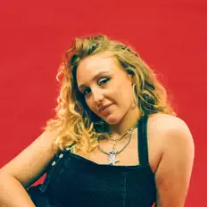 Poslechněte si interpreta Athanasia, sledujte hudební videa, přečtěte si životopis, podívejte se na data turné a další informace.