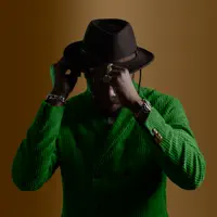 Ascolta undefined, guarda video musicali, leggi la biografia, vedi le date del tour & altro!