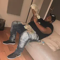 K'vicを聴いたり、ミュージックビデオを鑑賞したり、経歴やツアー日程などを確認したりしましょう！