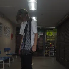 聆聽 4star、觀看音樂影片、閱讀小傳、查看巡演日期等！