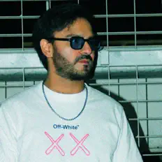 Glahz सुनें, म्यूज़िक वीडियो देखें, बायो पढ़ें, दौरे की तारीखें और बहुत कुछ देखें!