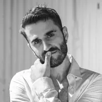 undefined dinle, müzik videolarını izle, biyografisini oku, tur tarihlerini ve daha fazlasını gör!