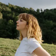 聆聽 Natalie Mata、觀看音樂影片、閱讀小傳、查看巡演日期等！