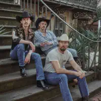 Escucha a undefined, mira vídeos musicales, lee la biografía, consulta fechas de giras y mucho más.