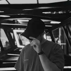 收听 Shuhandz、观看音乐视频、阅读小传、查看巡演日期等 ！