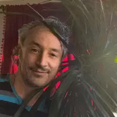 Peppermint Moon सुनें, म्यूज़िक वीडियो देखें, बायो पढ़ें, दौरे की तारीखें और बहुत कुछ देखें!