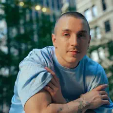 Posłuchaj wykonawcy svnshy, obejrzyj teledyski, przeczytaj biografię, zobacz daty tras koncertowych i nie tylko!