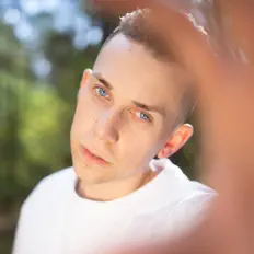 Ascolta Szczytek, guarda video musicali, leggi la biografia, vedi le date del tour & altro!