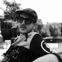 Ouça undefined, assista a videoclipes, leia a biografia, veja as datas das turnês e mais!