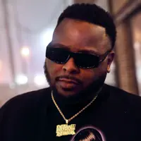 undefined सुनें, म्यूज़िक वीडियो देखें, बायो पढ़ें, दौरे की तारीखें और बहुत कुछ देखें!