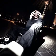 Freyes सुनें, म्यूज़िक वीडियो देखें, बायो पढ़ें, दौरे की तारीखें और बहुत कुछ देखें!