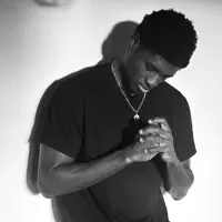 Ouça undefined, assista a videoclipes, leia a biografia, veja as datas das turnês e mais!