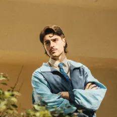 聆聽 Haydn Lawson、觀看音樂影片、閱讀小傳、查看巡演日期等！