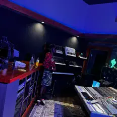 聆聽 Budd MilticketBoy、觀看音樂影片、閱讀小傳、查看巡演日期等！