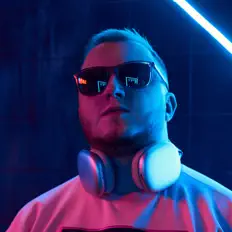 Listen to Фоукс, watch music videos, read bio, see tour dates & more!