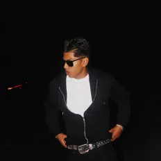 Hör dir YxungKing an, schau dir Musikvideos an, lies die Biografie, finde Tourdaten und mehr!