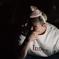 Ascolta undefined, guarda video musicali, leggi la biografia, vedi le date del tour & altro!