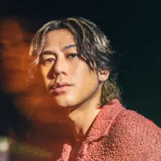Escucha a Kaname Kawabata, mira videos musicales, lee su biografía, consulta las fechas de las gira y más.