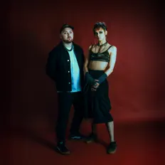 Ouve WREX, vê vídeos de música, lê a biografia, vê as datas da digressão e muito mais!