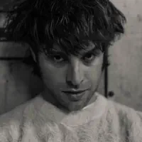 undefined dinle, müzik videolarını izle, biyografisini oku, tur tarihlerini ve daha fazlasını gör!