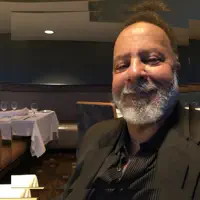 Luister naar undefined, bekijk muziekvideo's, lees de bio, bekijk de tourdata, en meer!