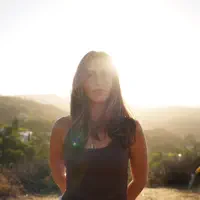 Ouça undefined, assista a videoclipes, leia a biografia, veja as datas das turnês e mais!