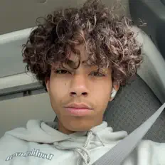 Ouça Lil DeDe, assista a videoclipes, leia a biografia, veja as datas das turnês e mais!