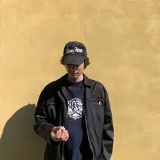 Dengarkan CAVENY, tonton video musik, baca bio, lihat tanggal tur & lainnya!