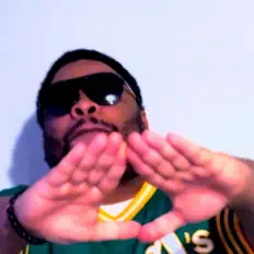 Christopher Michael सुनें, म्यूज़िक वीडियो देखें, बायो पढ़ें, दौरे की तारीखें और बहुत कुछ देखें!