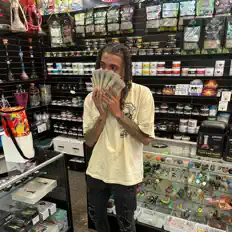 King Zo सुनें, म्यूज़िक वीडियो देखें, बायो पढ़ें, दौरे की तारीखें और बहुत कुछ देखें!