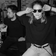 Hey Lisa: песни, клипы, биография, даты выступлений и многое другое.