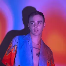 Hör dir J. Tyler an, schau dir Musikvideos an, lies die Biografie, finde Tourdaten und mehr!