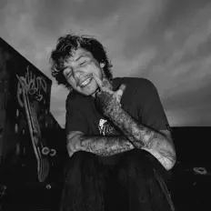 聆聽 Lil Jesse、觀看音樂影片、閱讀小傳、查看巡演日期等！