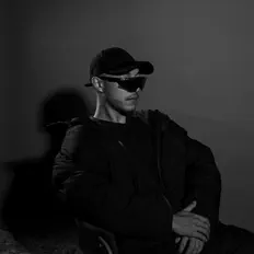 AxelJonas सुनें, म्यूज़िक वीडियो देखें, बायो पढ़ें, दौरे की तारीखें और बहुत कुछ देखें!