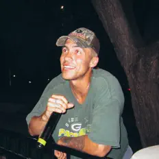 Ouve Ed Riley, vê vídeos de música, lê a biografia, vê as datas da digressão e muito mais!