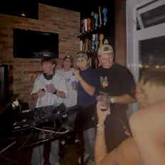 Ascolta Bløøm, guarda video musicali, leggi la biografia, vedi le date del tour & altro!