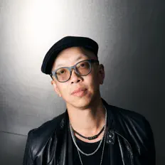 收听 Chi Thanh、观看音乐视频、阅读小传、查看巡演日期等 ！