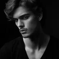 undefinedを聴いたり、ミュージックビデオを鑑賞したり、経歴やツアー日程などを確認したりしましょう！