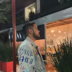 Escucha a Adrezco, mira videos musicales, lee su biografía, consulta las fechas de las gira y más.
