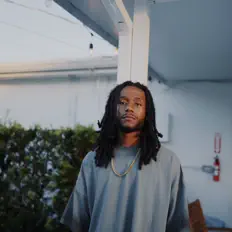 聆聽 Pico // IceTré、觀看音樂影片、閱讀小傳、查看巡演日期等！