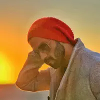 undefinedを聴いたり、ミュージックビデオを鑑賞したり、経歴やツアー日程などを確認したりしましょう！