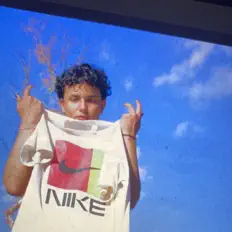 Escucha a Antuxn, mira videos musicales, lee su biografía, consulta las fechas de las gira y más.